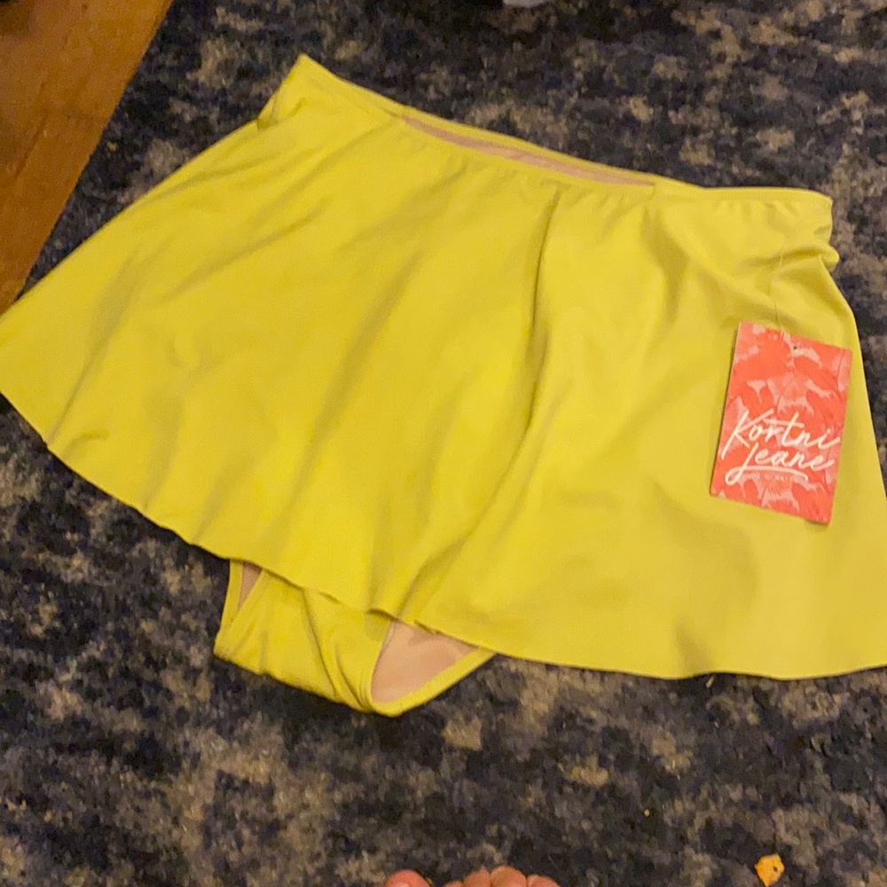 Kortni Jeane Burnt lime short skirt